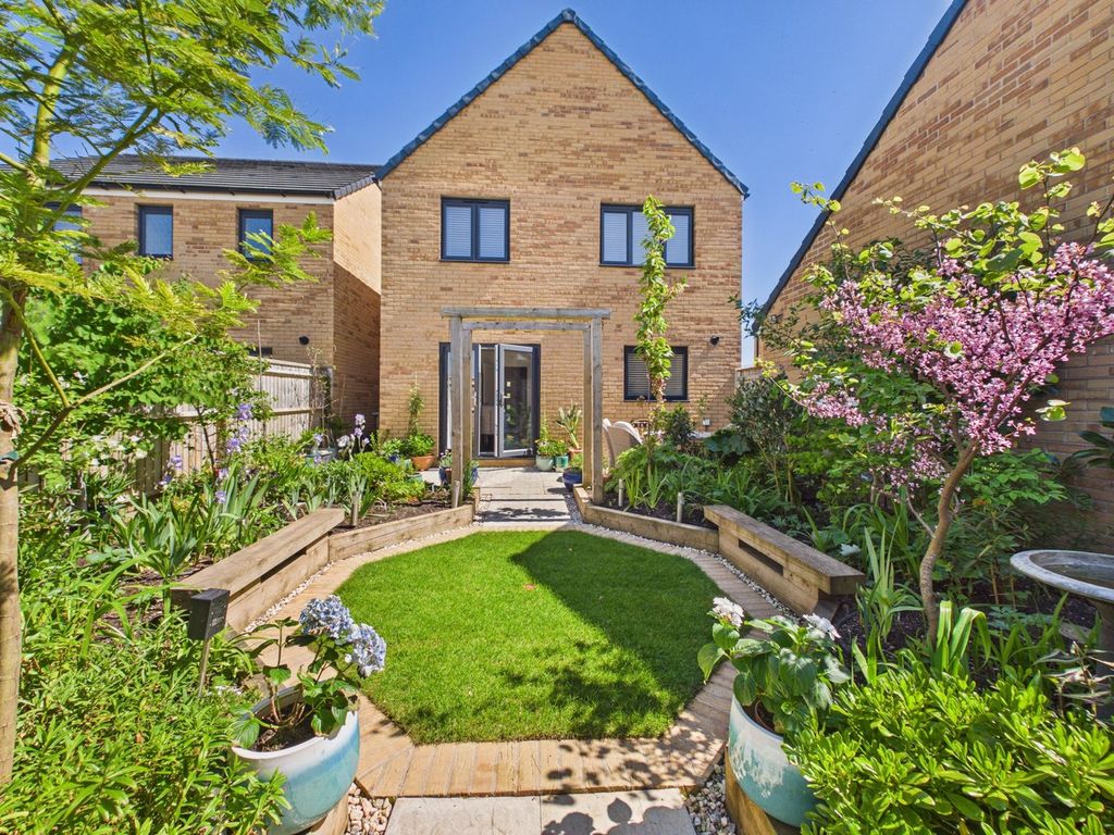 Property photo 2 of 32