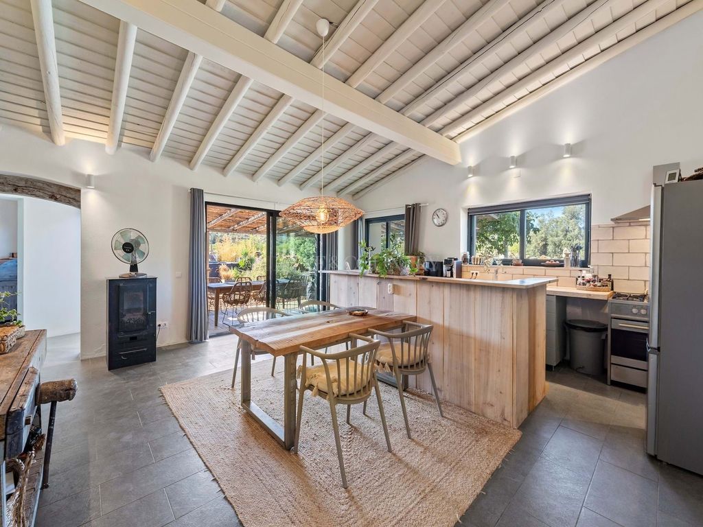 Property photo 2 of 30