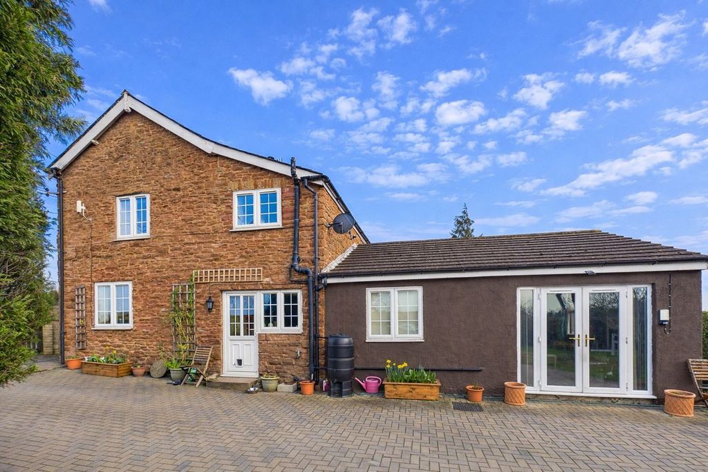 Property photo 2 of 22