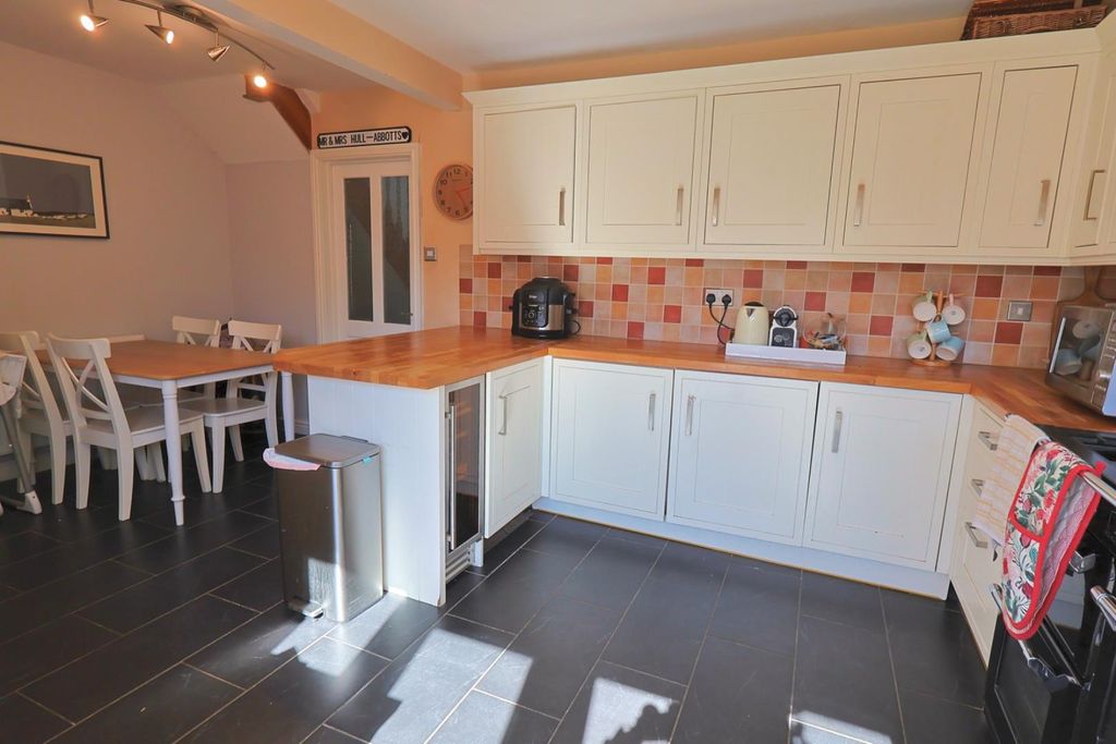 Property photo 2 of 12 Kitchen Diner