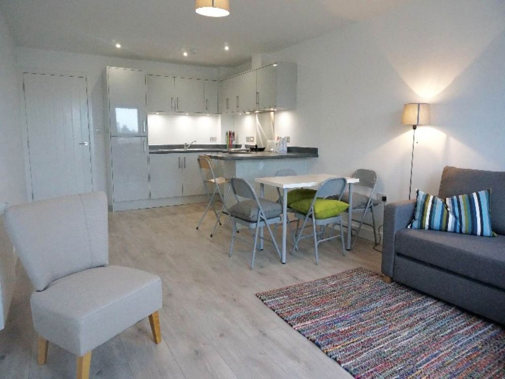 Property photo 3 of 12 Lounge 2 Stod