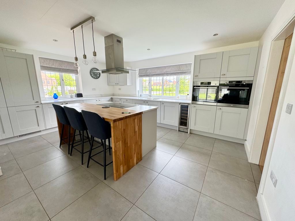 Property photo 2 of 33 Open Plan Living