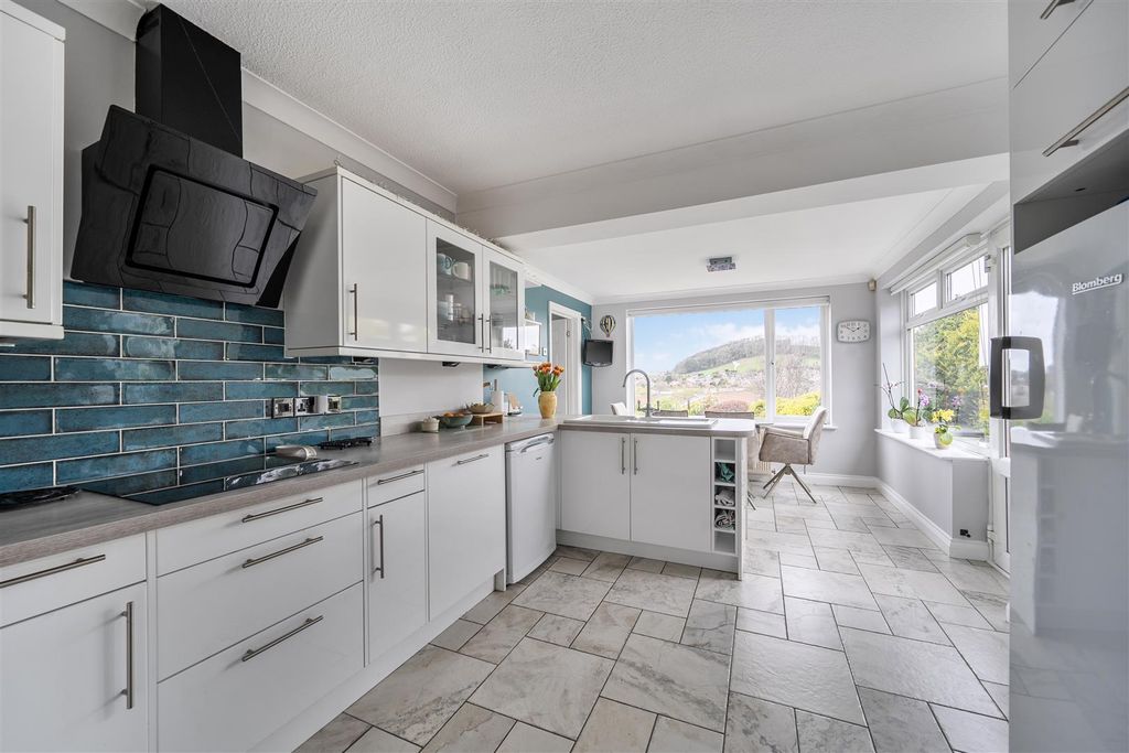 Property photo 2 of 18 1436949-10-69cd293566De9.Jpg