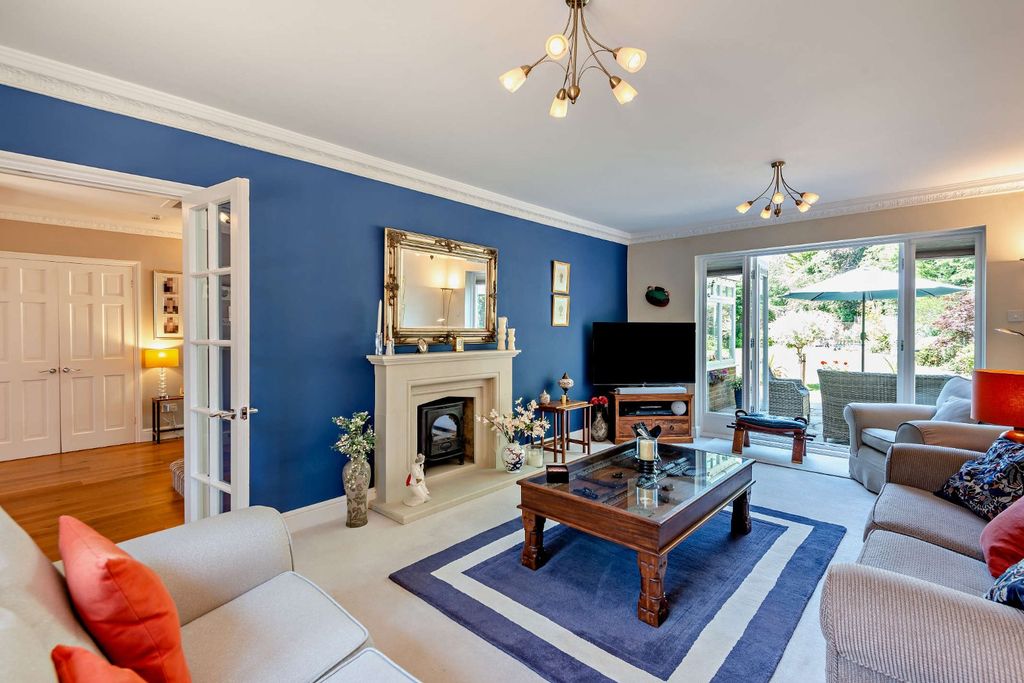 Property photo 2 of 19 Sitting Room