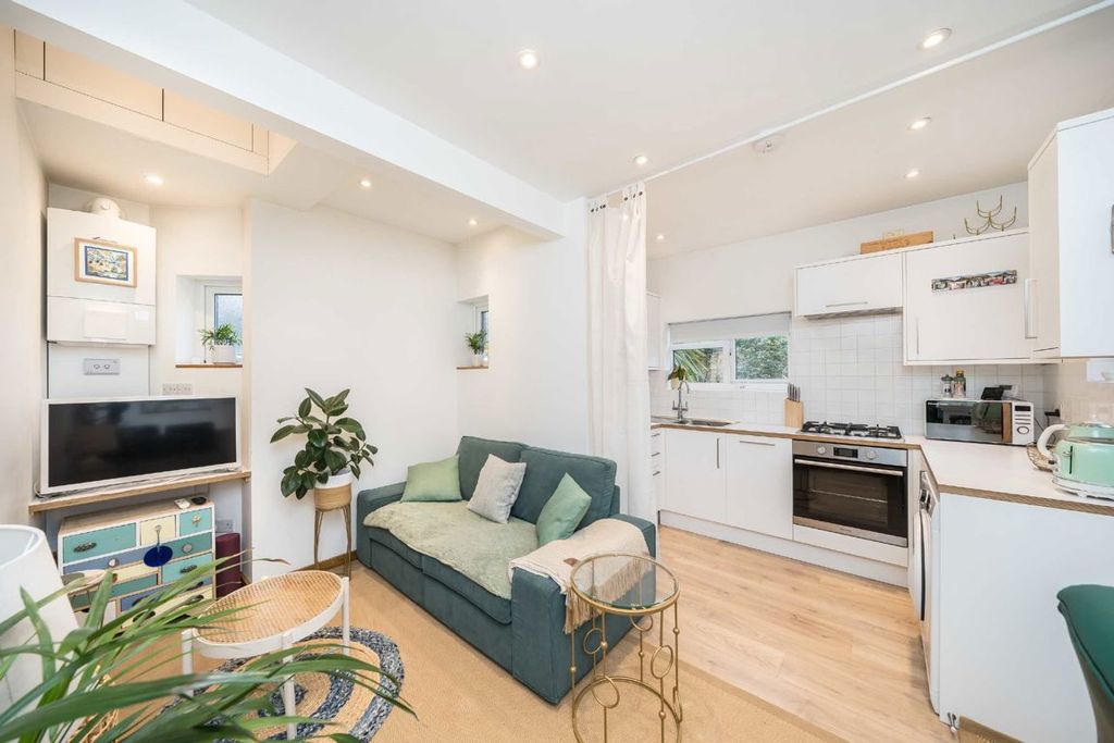 Property photo 3 of 5