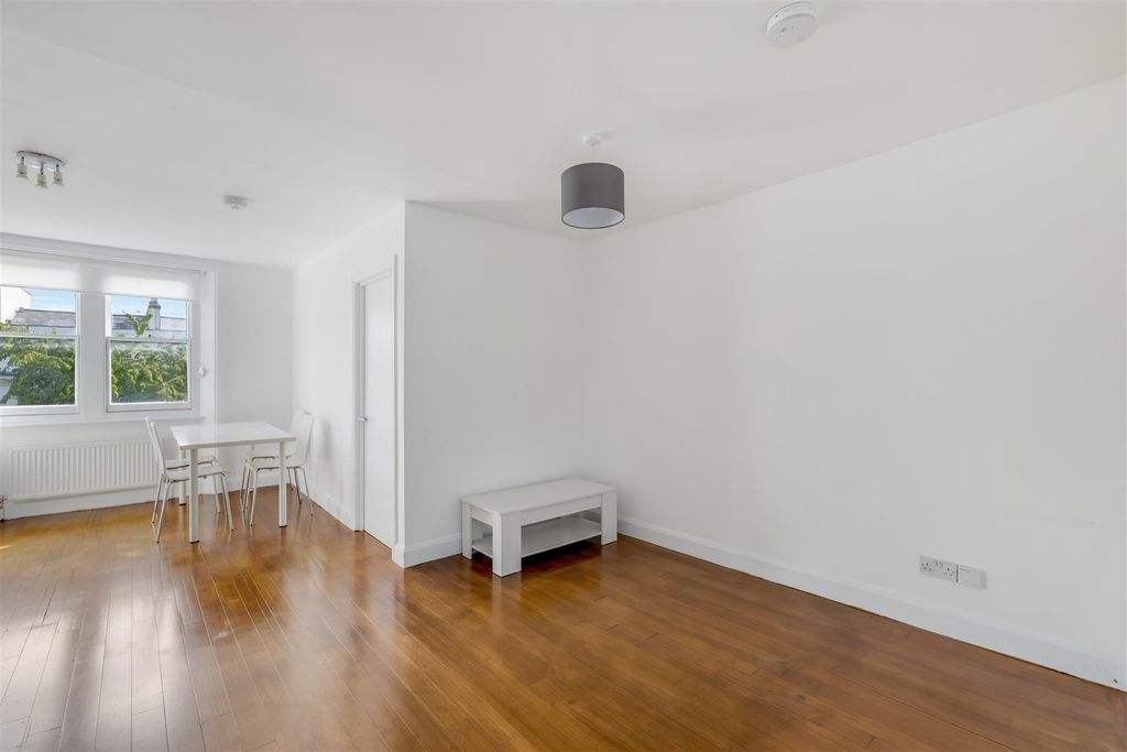 Property photo 3 of 13 6.Jpg