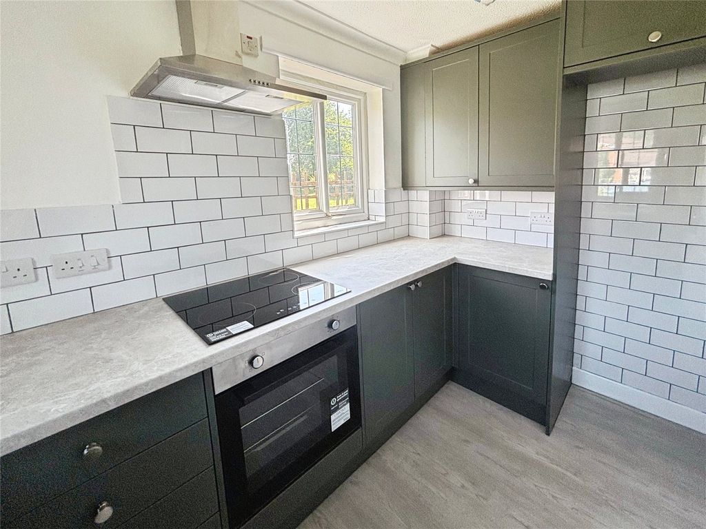 Property photo 3 of 17 Fitted Kitchen