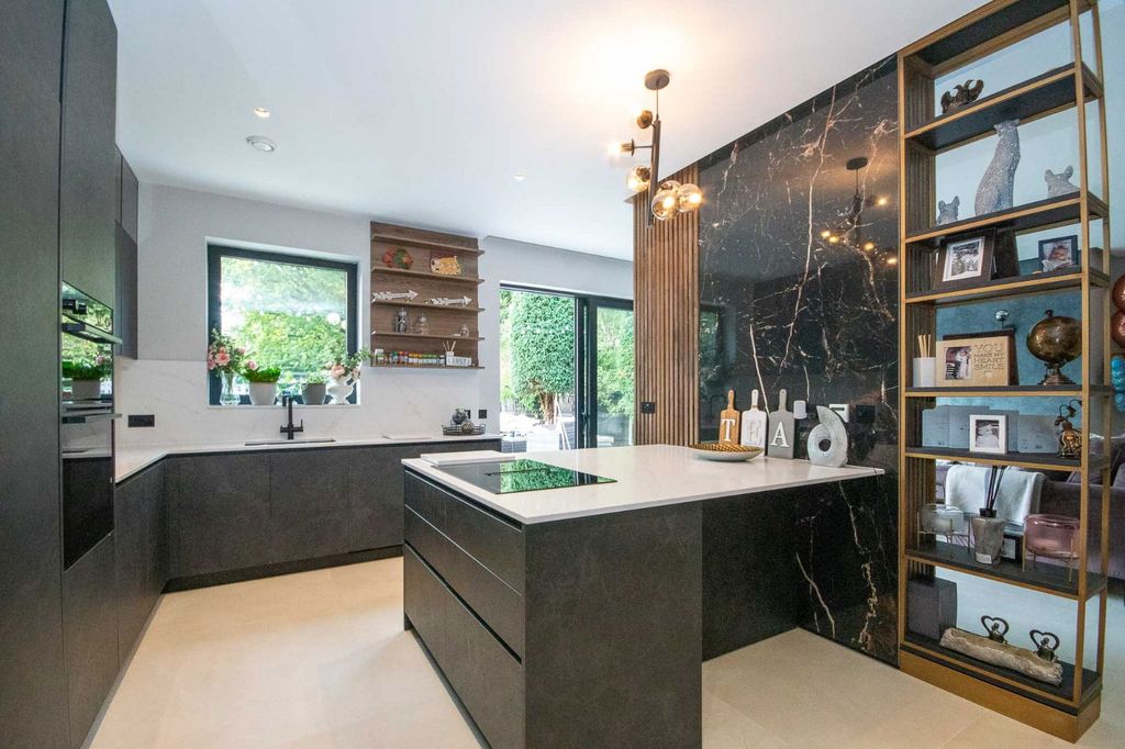 Property photo 2 of 26