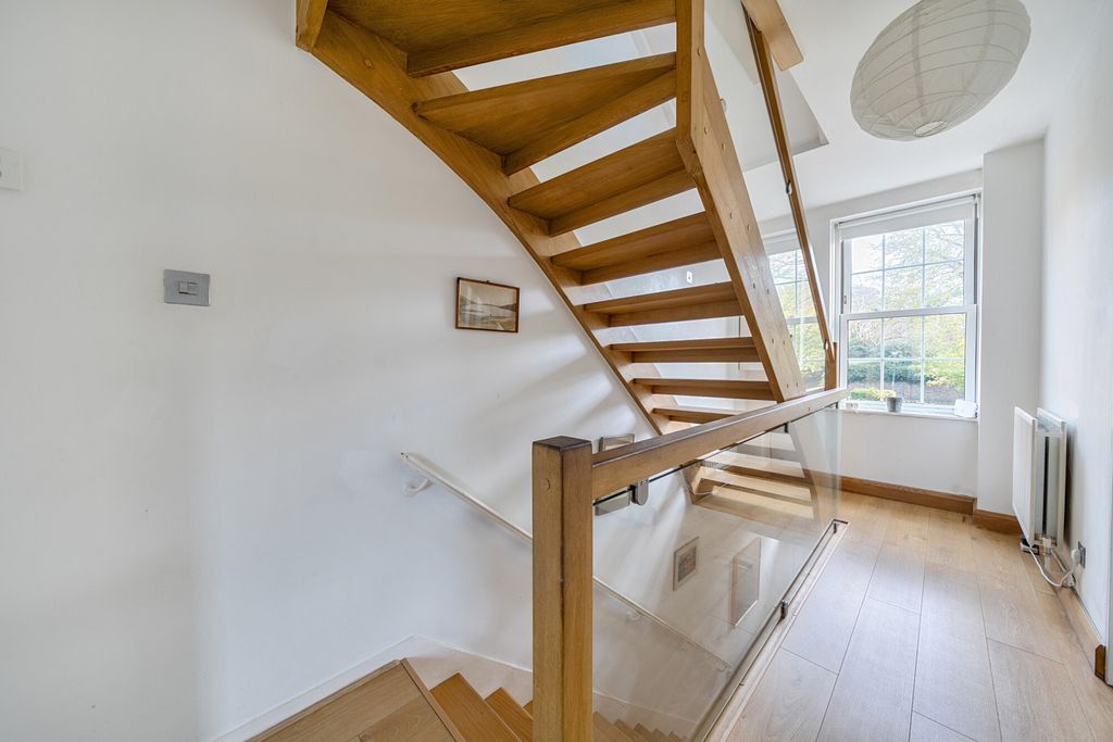 Property photo 3 of 19 Reception