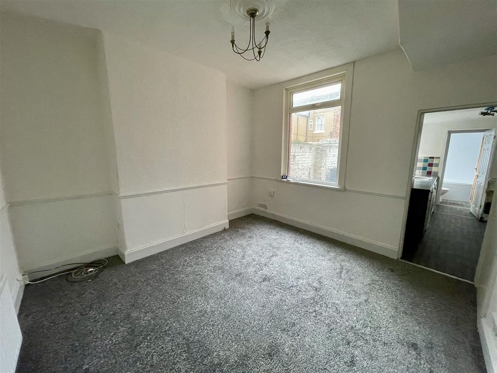 Property photo 3 of 8 Dining Room