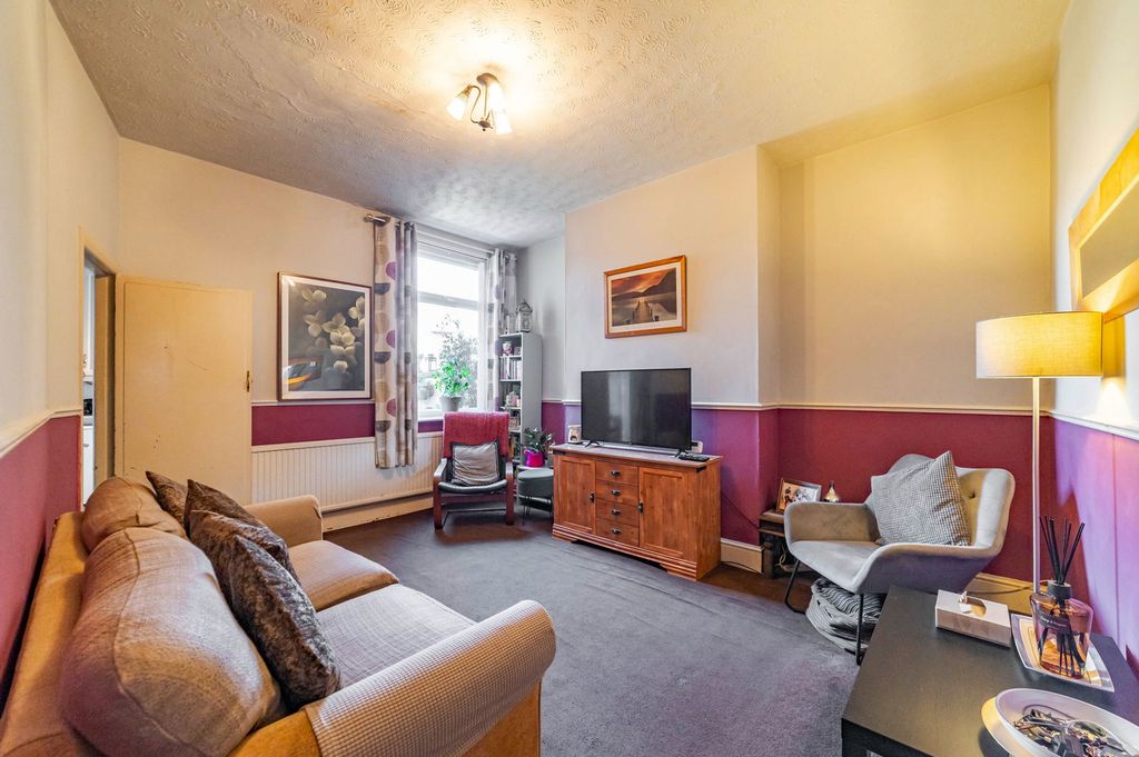 Property photo 3 of 20