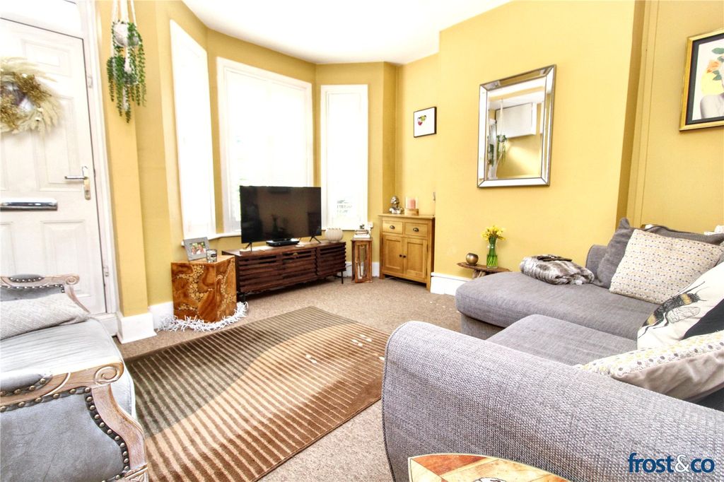 Property photo 2 of 12 Lounge