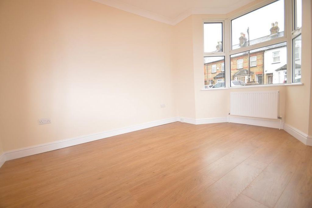 Property photo 3 of 9 Lounge