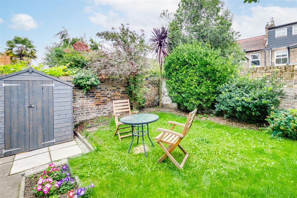 Property photo 3 of 5 Linden Gardens, 26A-12.Jpg