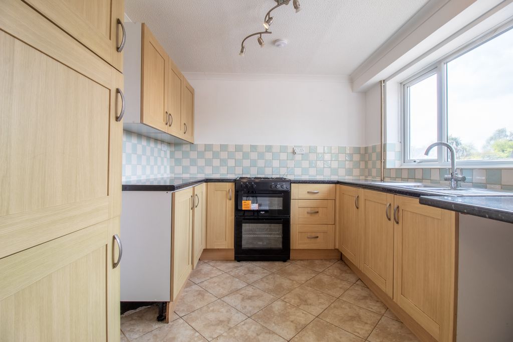 Property photo 3 of 13 Kitchen