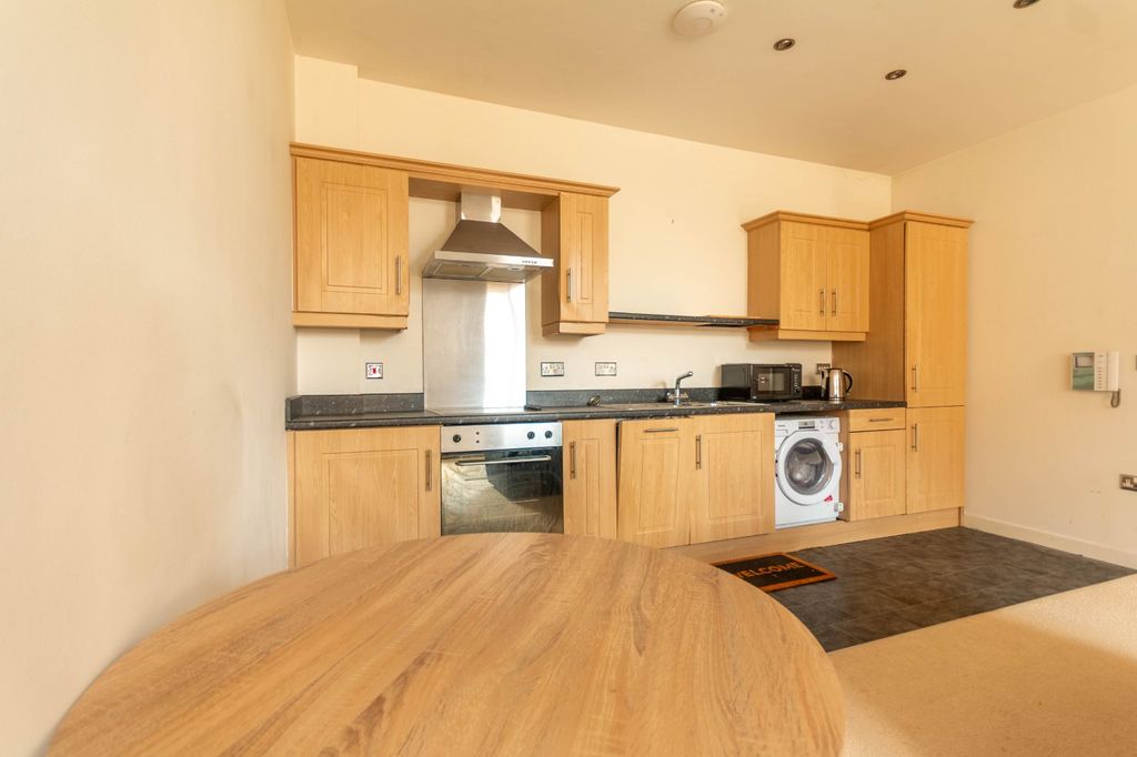 Property photo 3 of 11 Picture No. 12