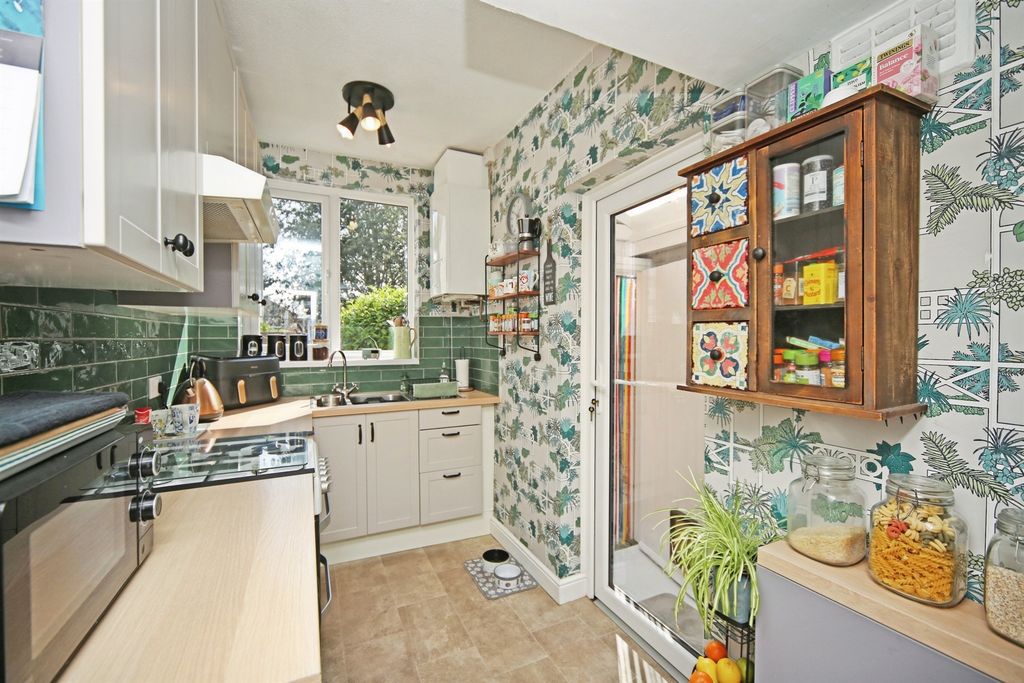 Property photo 3 of 32