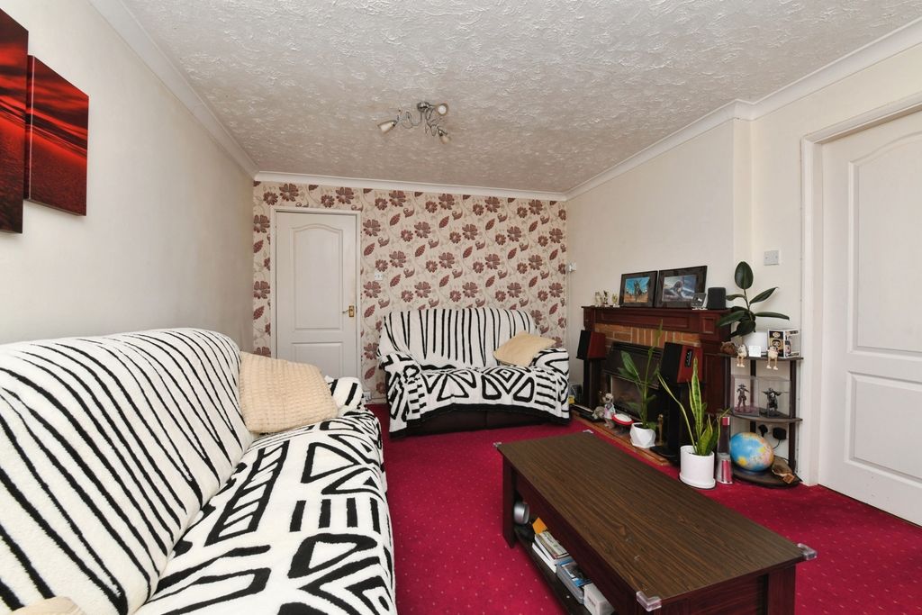 Property photo 3 of 17 Photo