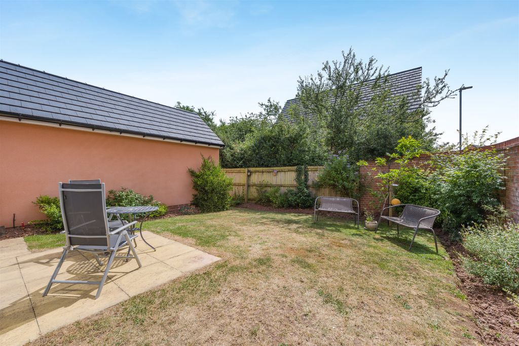 Property photo 2 of 27