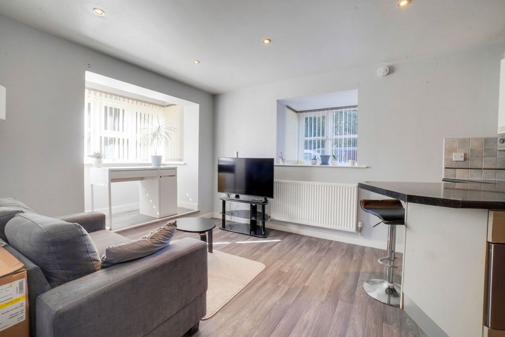 Property photo 2 of 20