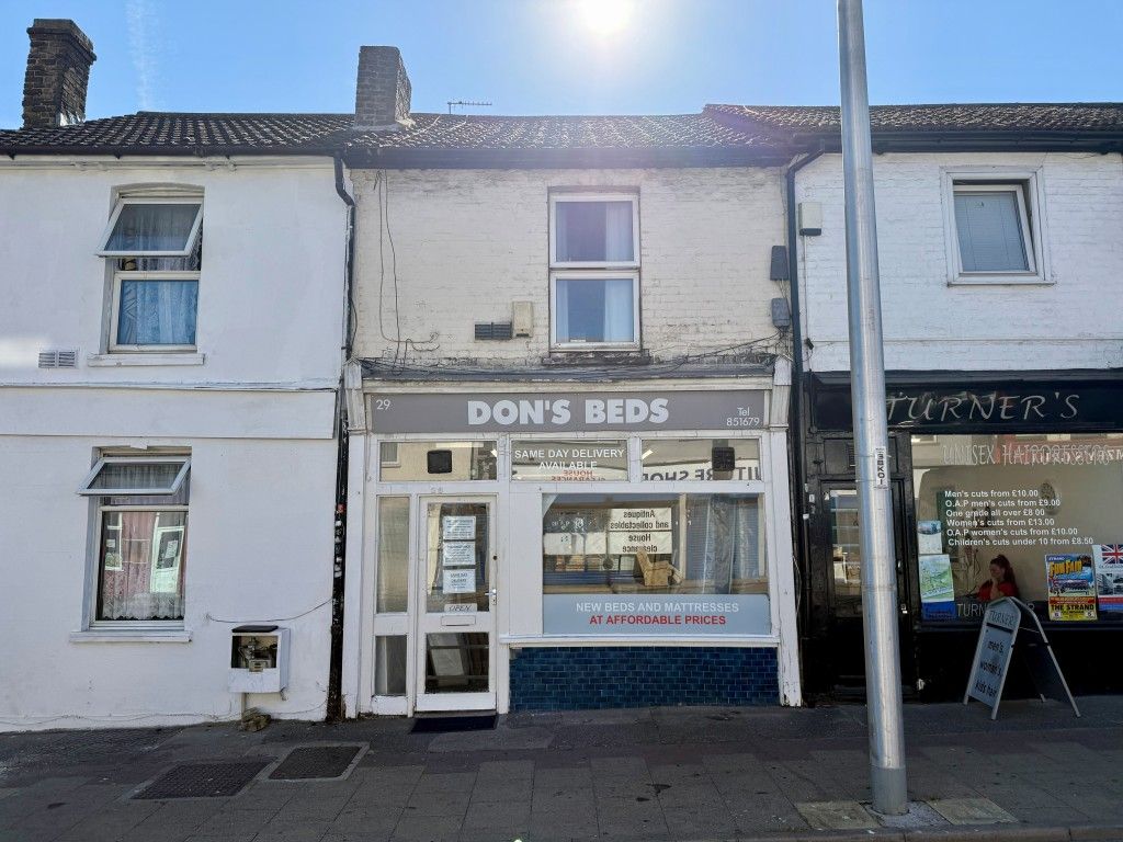 Property photo 1 of 10 Shop With One Bedroom Flat