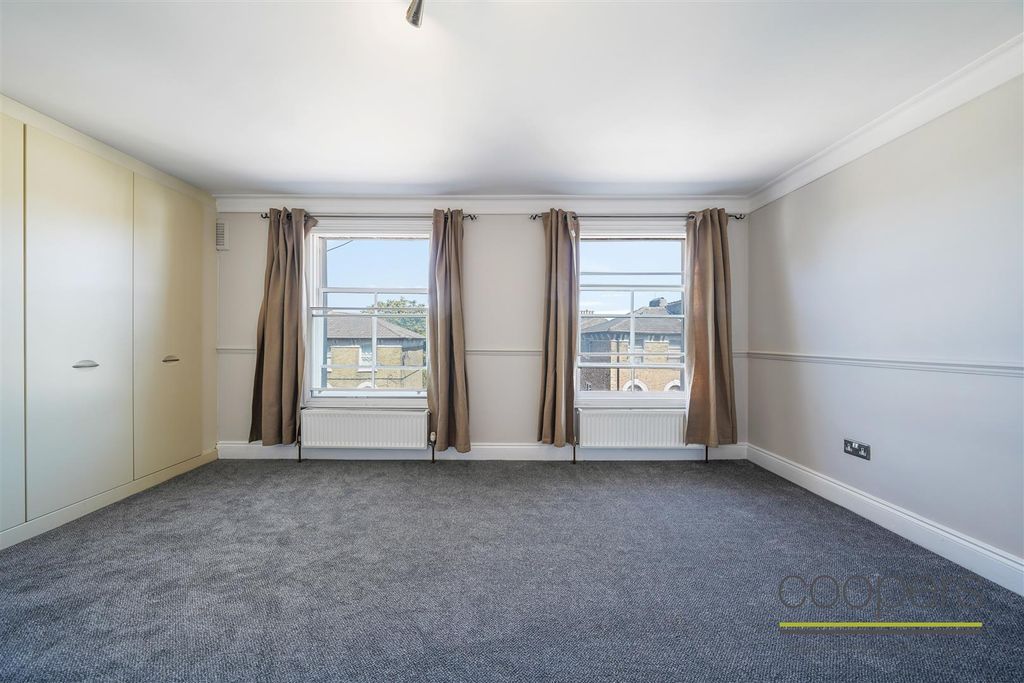 Property photo 3 of 12 Bedroom