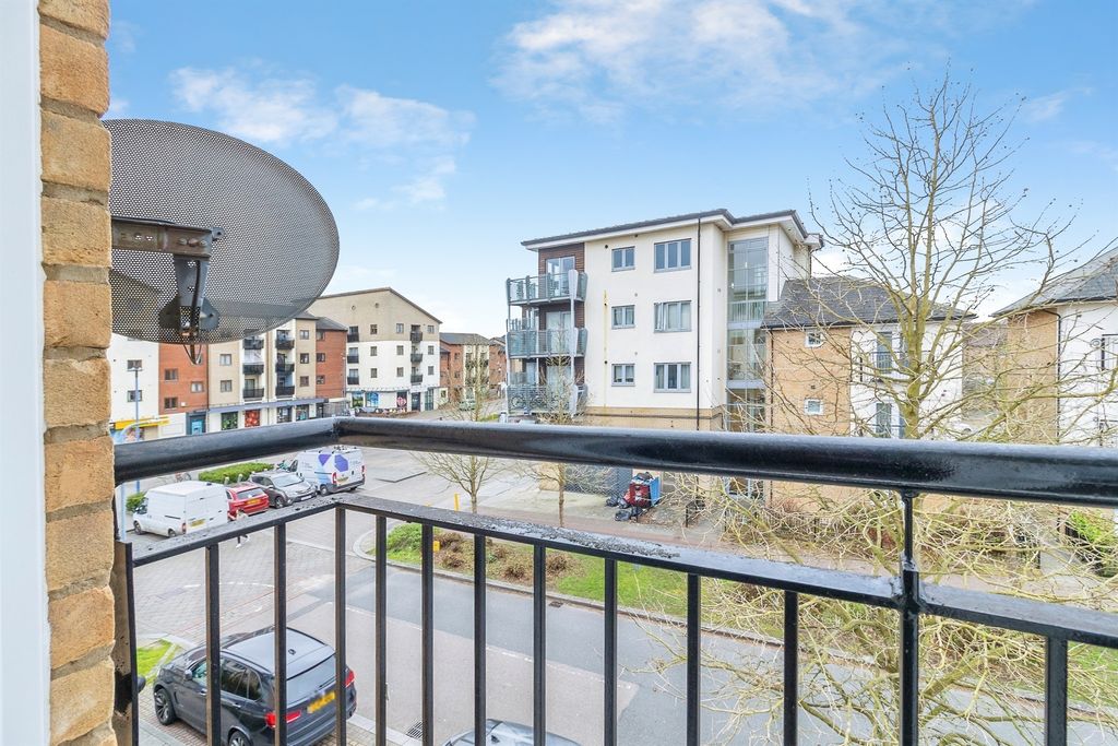 Property photo 2 of 11