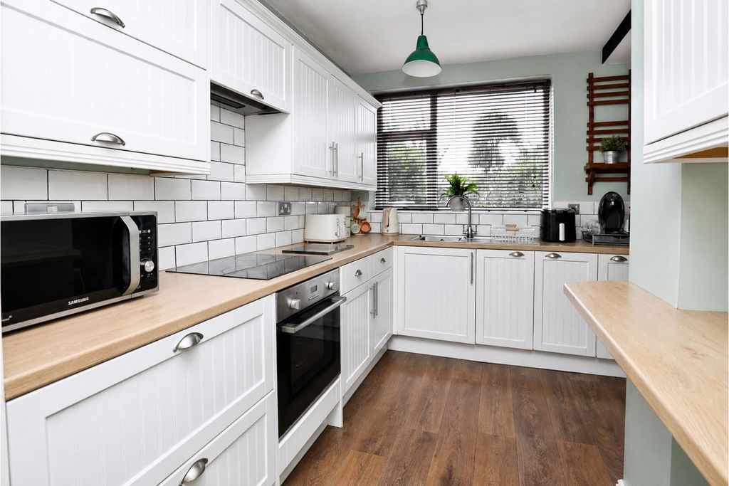 Property photo 3 of 30 Kitchen