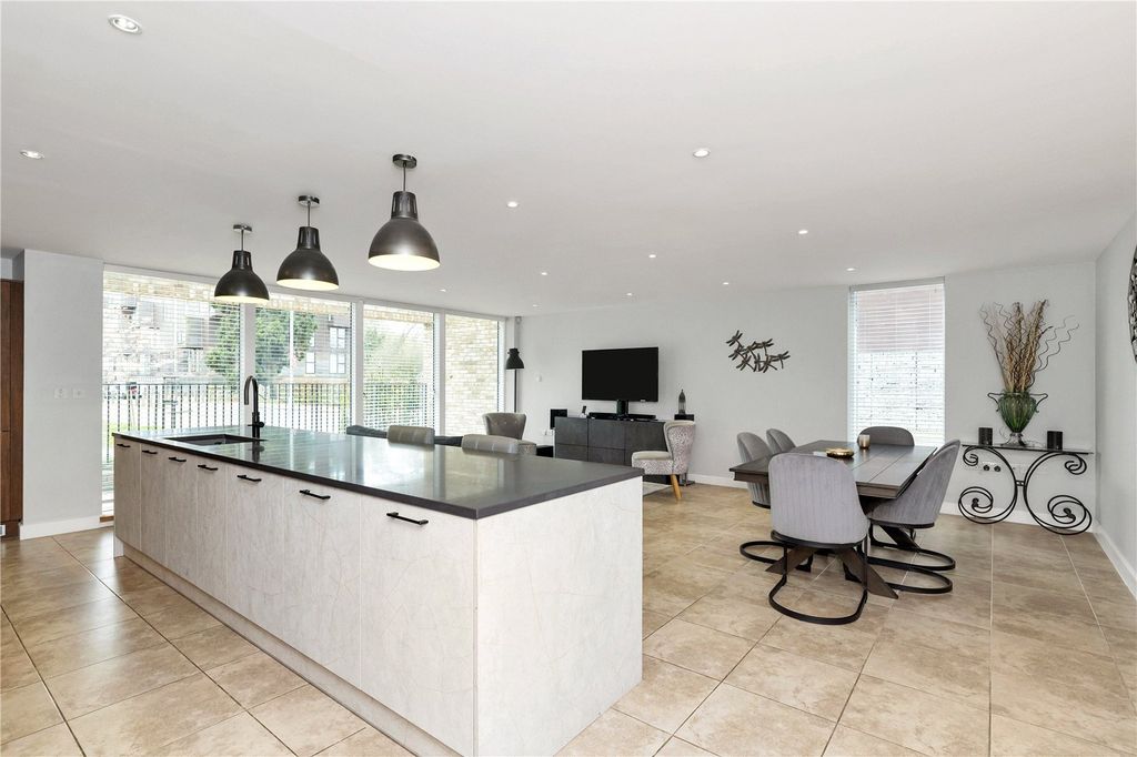 Property photo 3 of 18 Picture No. 10