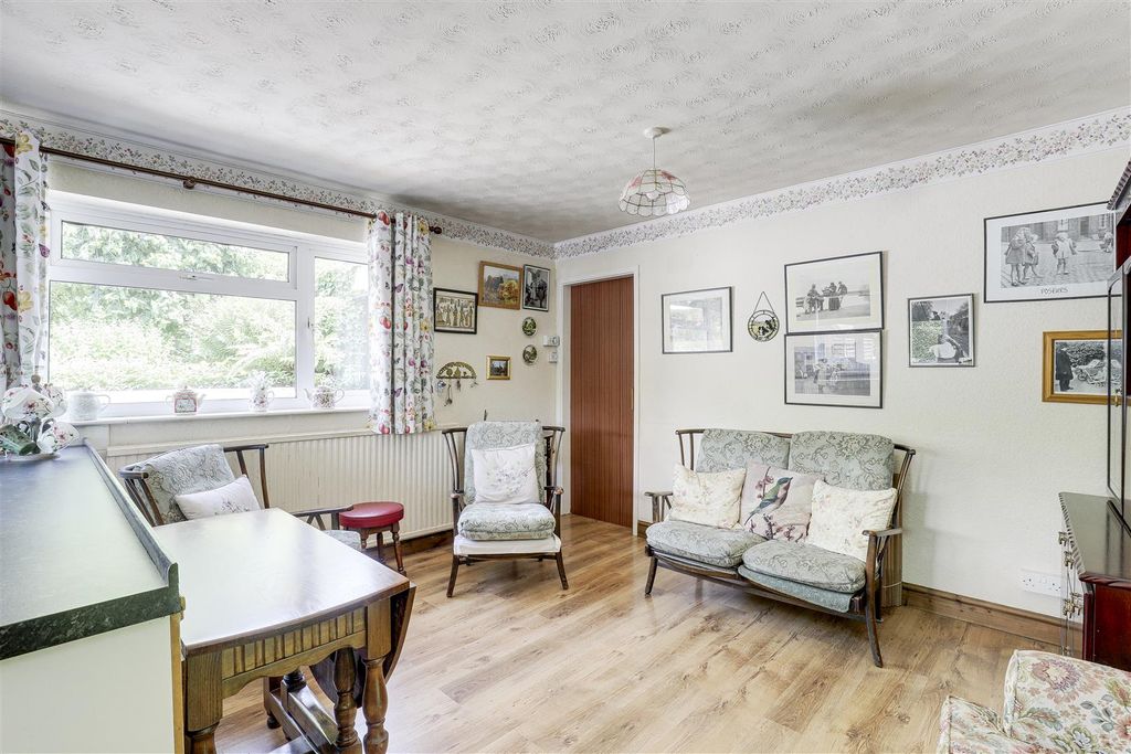 Property photo 3 of 21 1325.Jpg