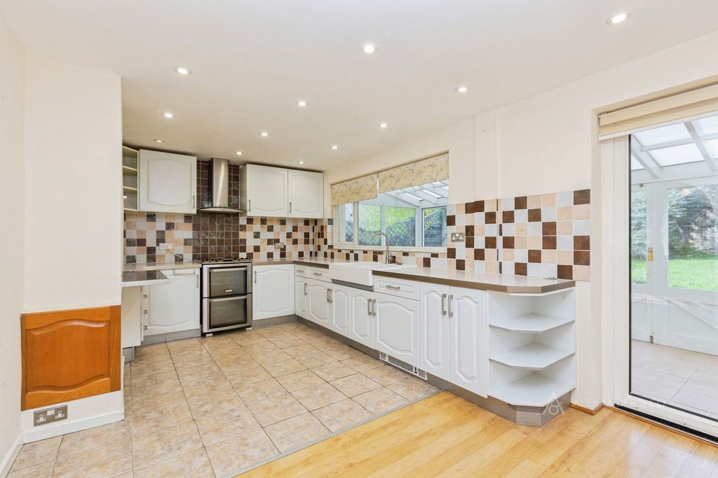 Property photo 3 of 16 Pbox-Img.Jpg
