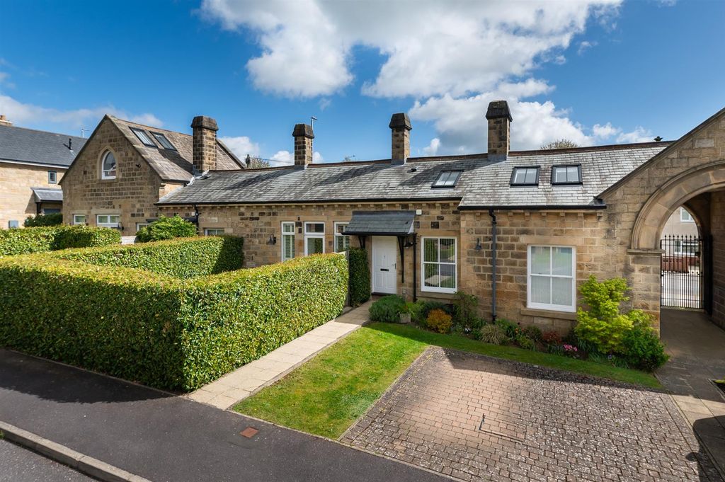 Property photo 1 of 26 Middleton Court