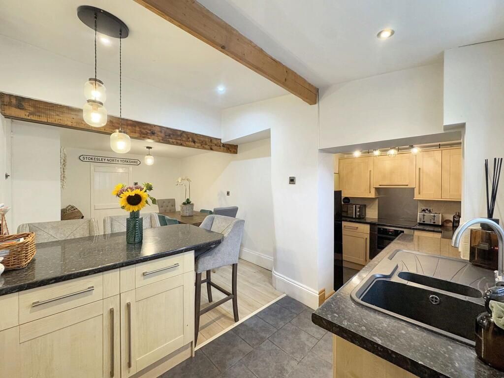 Property photo 3 of 14 5B2F2991B9A70Acf6Eb6Ede0F40Fad9F.Jpeg
