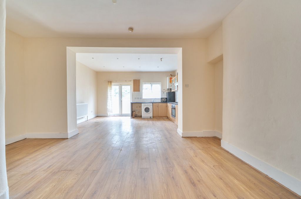 Property photo 2 of 18 1523217-5-6Aabb30...