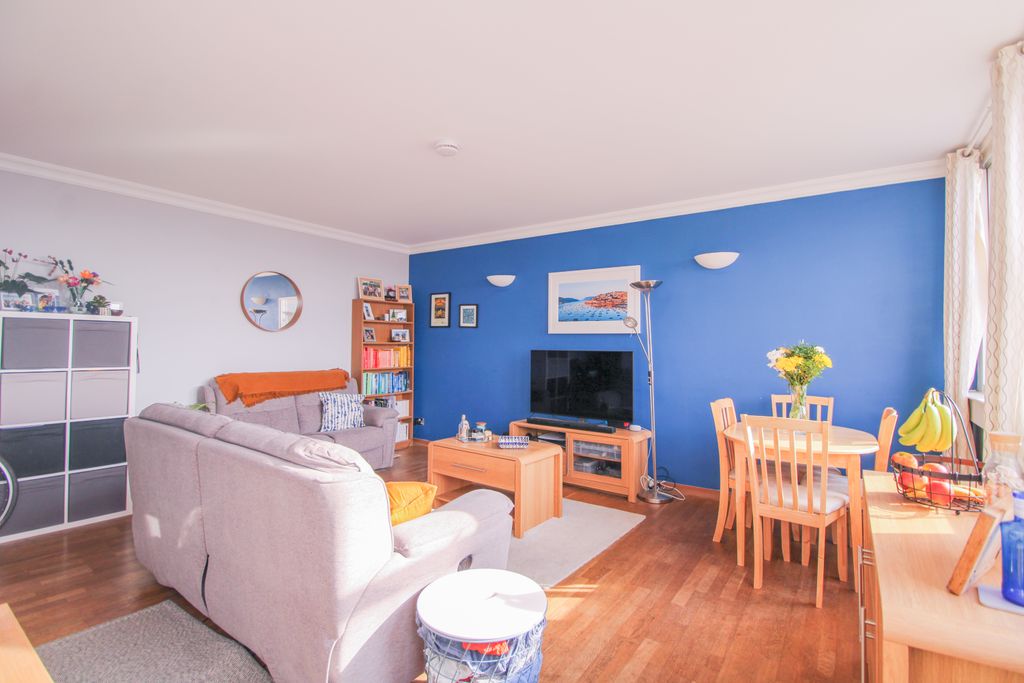 Property photo 1 of 8 Reception