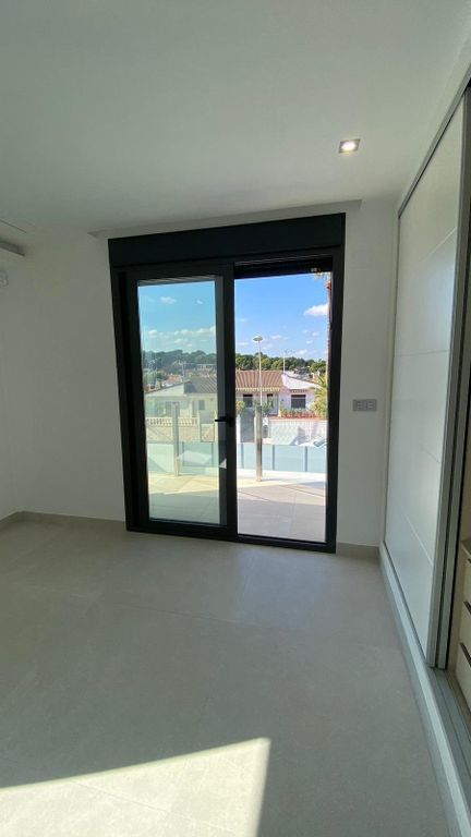 Property photo 1 of 50