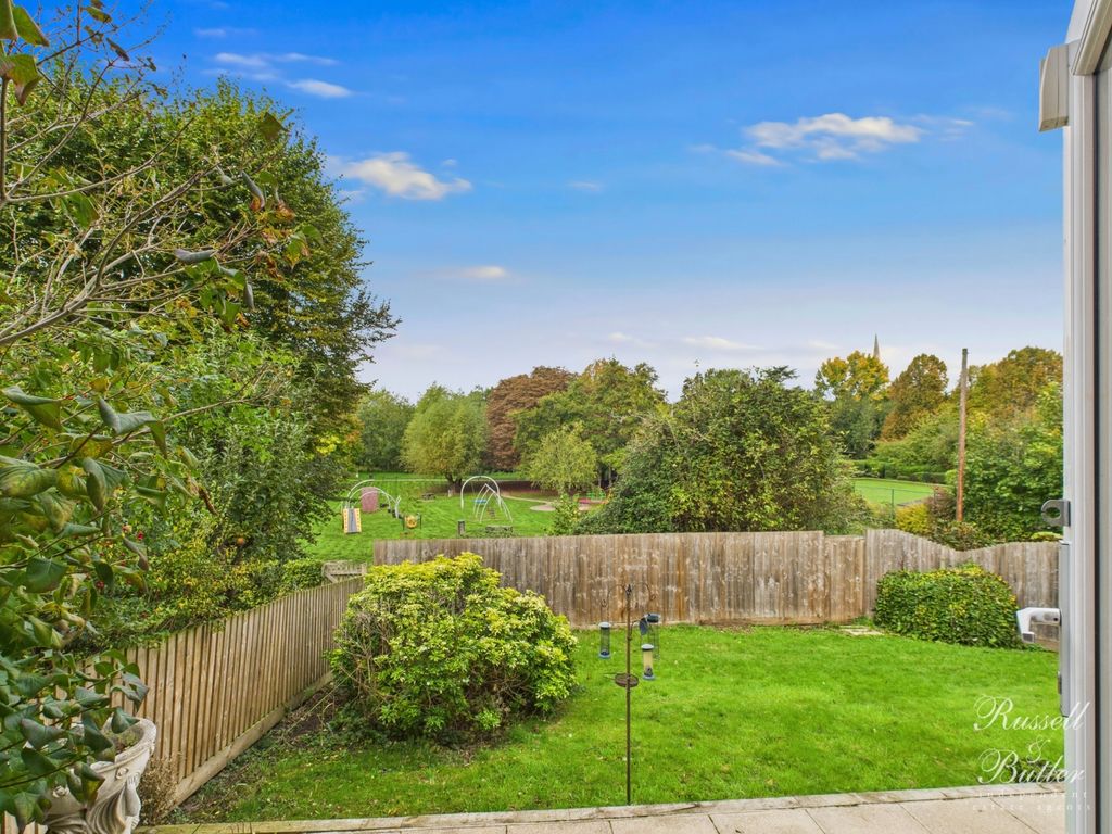 Property photo 3 of 18 Cam01995G0-Pr0378-Still037