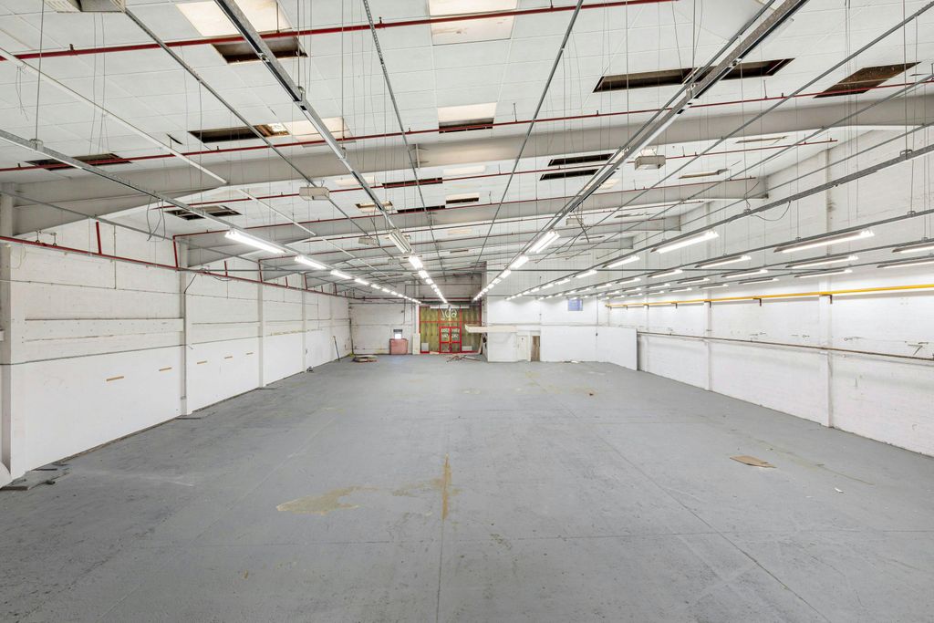 Property photo 2 of 7 Forest_Real_Estateunit_3_Meridian_Trading_Estate20.Jpg