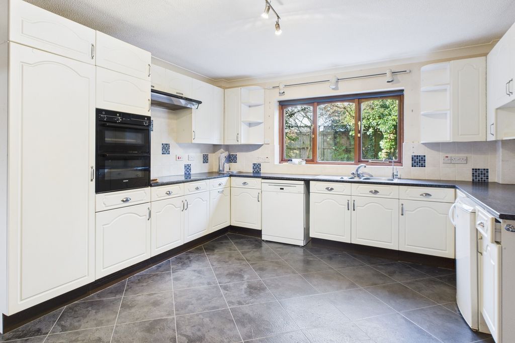 Property photo 3 of 25 Cam02519G0-Pr0365-Still003