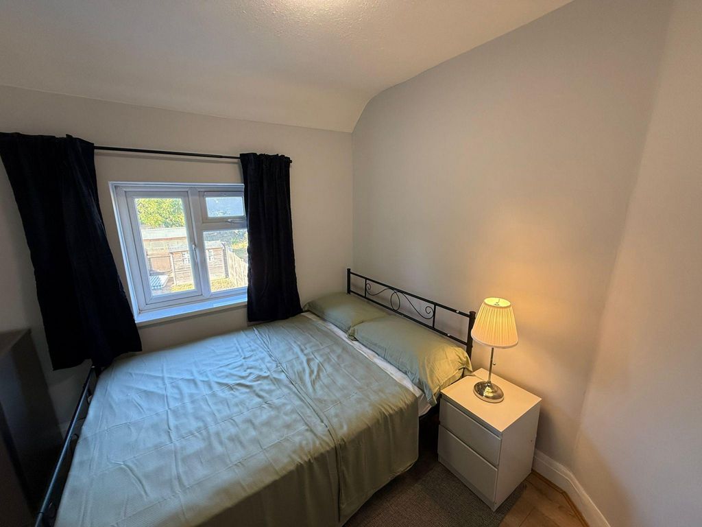 Property photo 3 of 4 Room