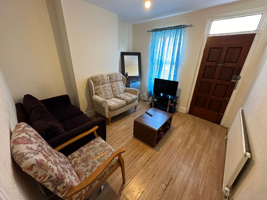 Property photo 3 of 7 Living Room