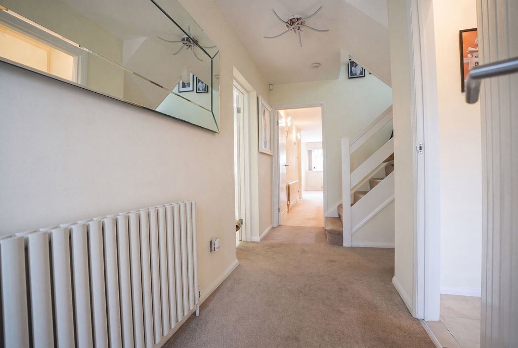 Property photo 3 of 34