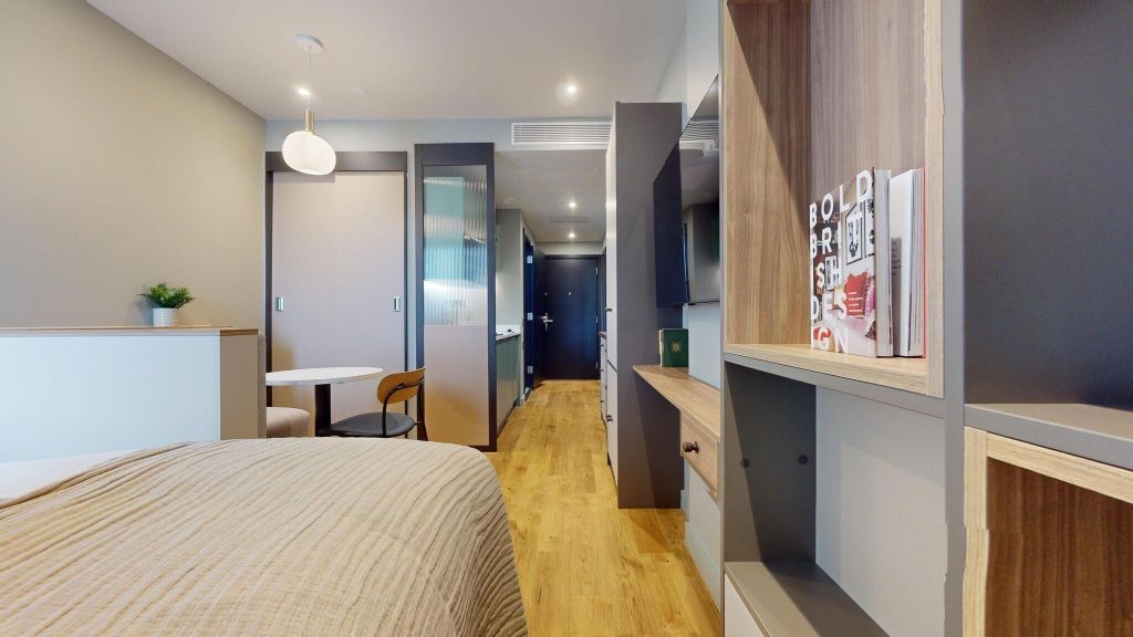 Property photo 1 of 19 Bedroom