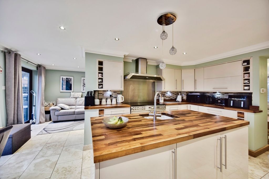 Property photo 1 of 28 Pbox-Img.Jpg