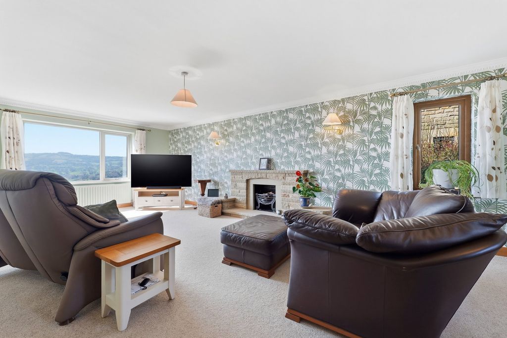 Property photo 3 of 33