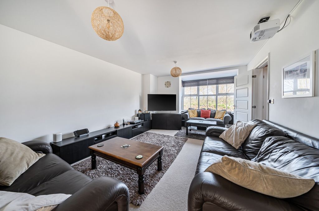 Property photo 3 of 21 1422946-15-69B189...