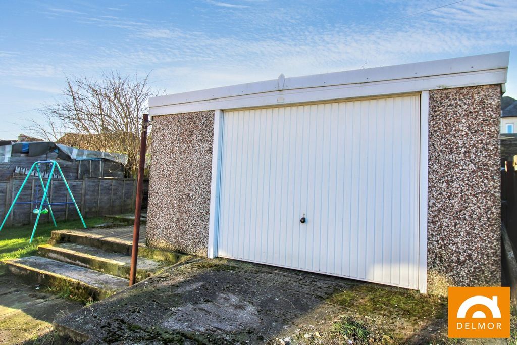 Property photo 3 of 16