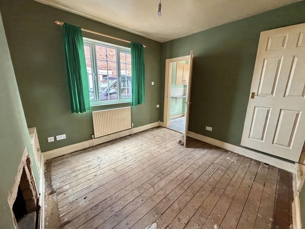 Property photo 3 of 10 Dining Room