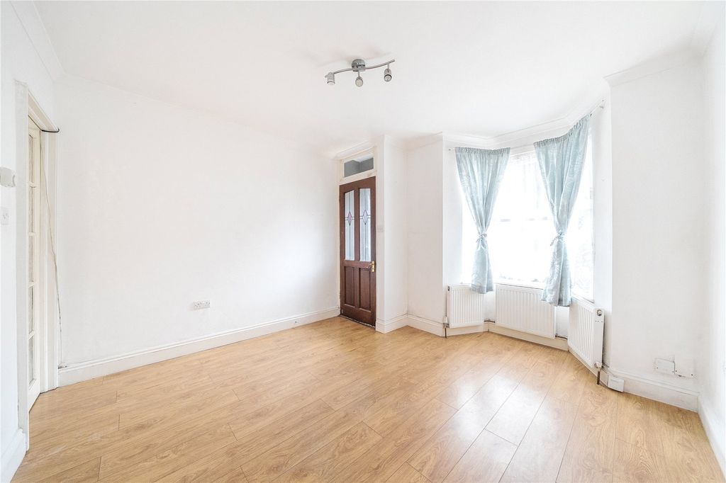 Property photo 2 of 16 Picture No. 08