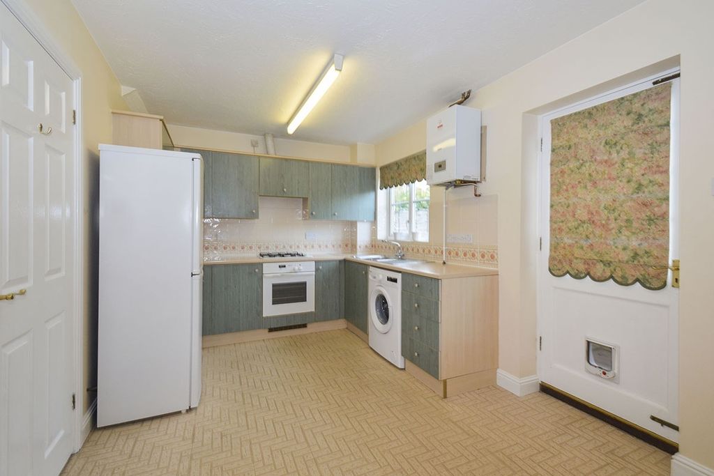 Property photo 2 of 11 Kitchen / Dining Roo